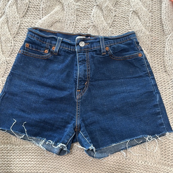 Vintage Levi shorts - Picture 2 of 2